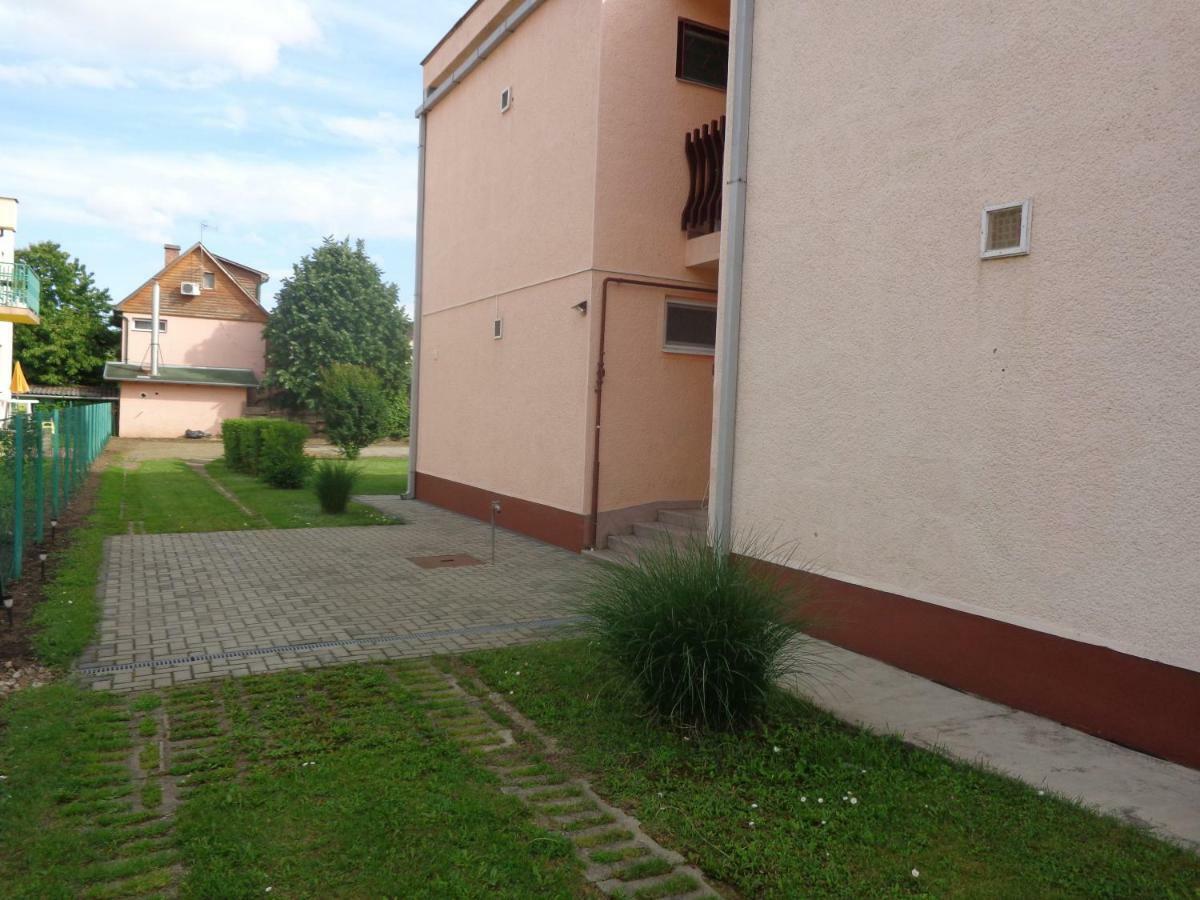 Angela Apartman Hajduszoboszlo Ngoại thất bức ảnh